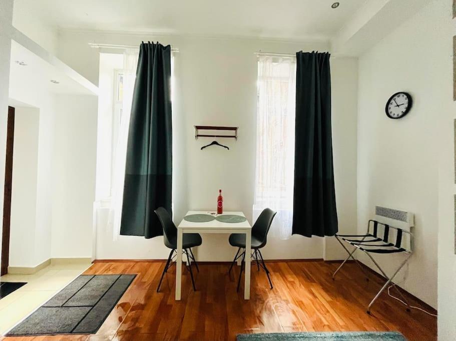 Kazy8 New Life Apartment Budapest Ngoại thất bức ảnh